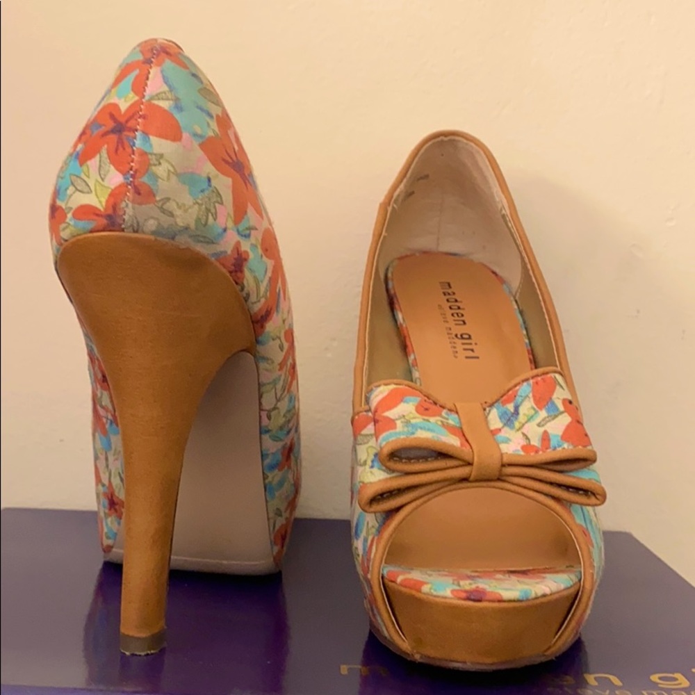 Used Madden girl floral stiletto.